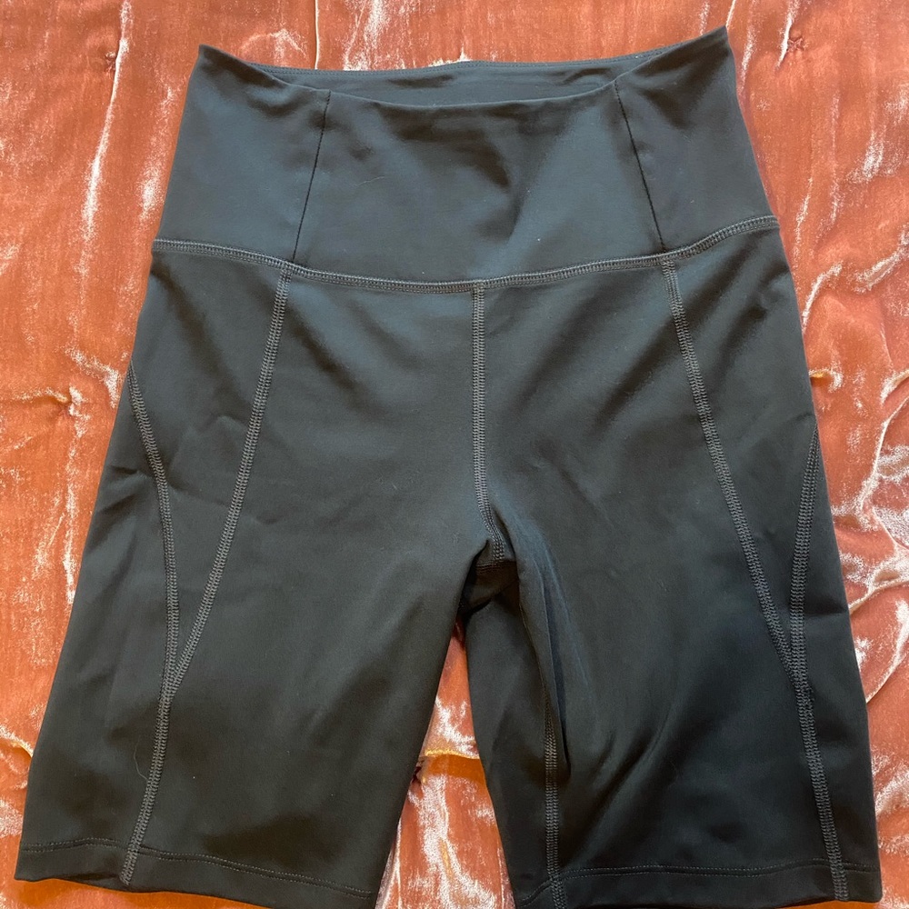 Girlfriend collective bike shorts ✨